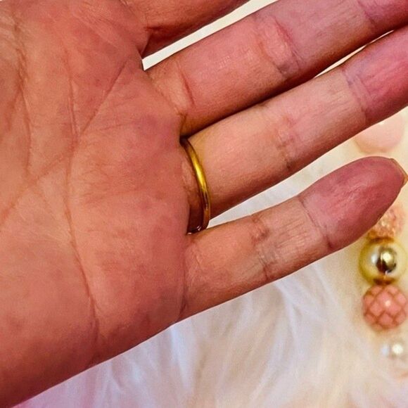 Avon Women’s Vintage Blue Stone Ring Sz 10 Goldtone - Picture 8 of 8